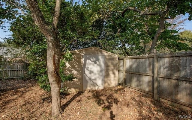 6400 Plantation Ct, Tuscaloosa, AL 35405 - view of yard featuring a sunroom and a fenced backyard