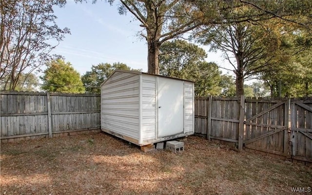 6400 Plantation Ct, Tuscaloosa, AL 35405 - view of shed with a fenced backyard