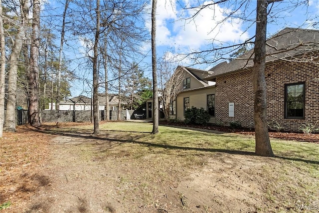 1006 Shady Tree Ln, Tuscaloosa, AL 35406 - view of yard with fence