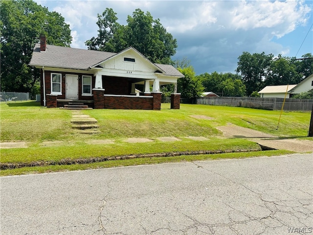 view of front of house featuring a front lawn