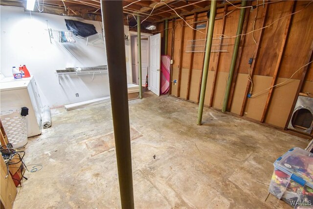 3207 33rd St, Northport, AL 35476 - unfinished basement featuring washing machine and clothes dryer