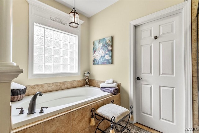 2940 Lake Crest Dr, Tuscaloosa, AL 35406 - bathroom featuring a garden tub