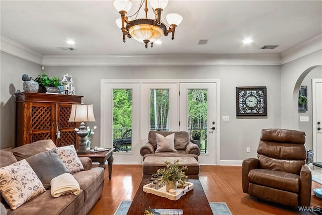 2940 Lake Crest Dr, Tuscaloosa, AL 35406 - living room with arched walkways, crown molding, wood finished floors, a chandelier, and recessed lighting