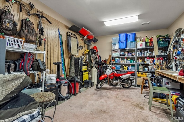 2940 Lake Crest Dr, Tuscaloosa, AL 35406 - garage with a workshop area