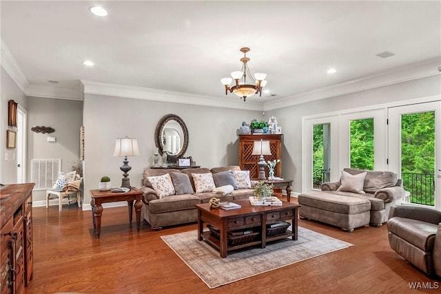 2940 Lake Crest Dr, Tuscaloosa, AL 35406 - living room featuring a chandelier, wood finished floors, ornamental molding, and recessed lighting
