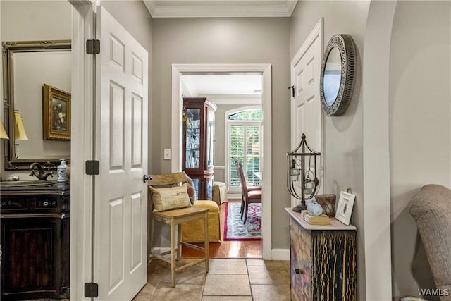 2940 Lake Crest Dr, Tuscaloosa, AL 35406 - entrance foyer featuring crown molding