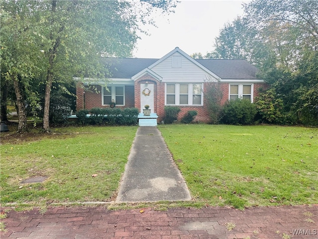 single story home featuring a front yard