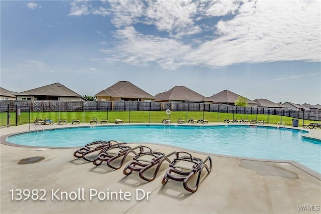 13982 Knoll Pointe Dr, Northport, AL 35475 - community pool featuring a residential view and a patio