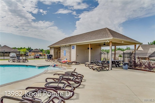 13982 Knoll Pointe Dr, Northport, AL 35475 - community pool with a patio