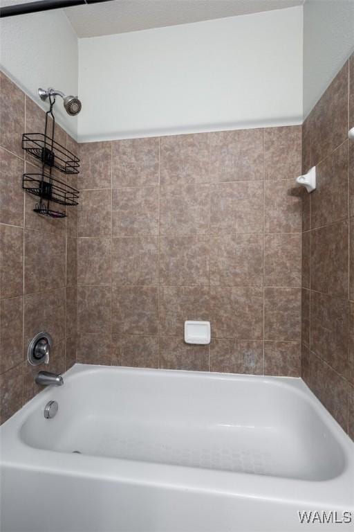 600 13th St E Unit 735, Tuscaloosa, AL 35401 - full bath with washtub / shower combination