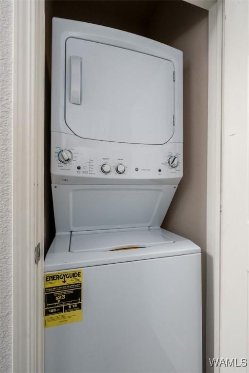 600 13th St E Unit 735, Tuscaloosa, AL 35401 - laundry area with estacked washer and dryer