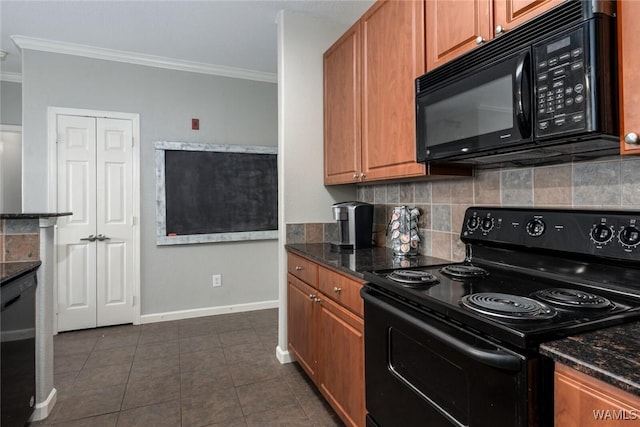 600 13th St E Unit 735, Tuscaloosa, AL 35401 - kitchen featuring black appliances, ornamental molding, tasteful backsplash, baseboards, and dark tile patterned floors