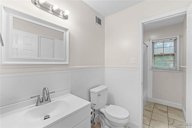 12515 Bone Camp Rd, Northport, AL 35475 - bathroom featuring vanity, toilet, shower / bath combo, wainscoting, and tile patterned floors