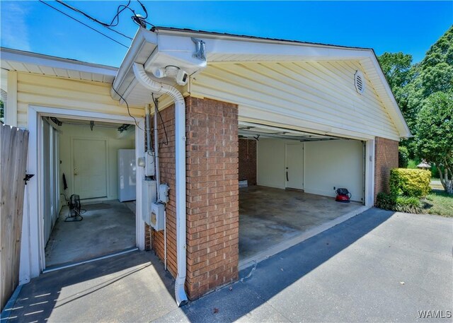 3541 Oak Bend Rd, Tuscaloosa, AL 35406 - garage with asphalt driveway