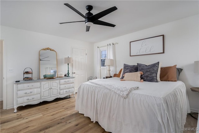 bedroom featuring light wood-style flooring and a ceiling fan