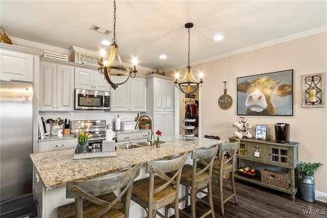 kitchen featuring stainless steel appliances, dark wood-type flooring, a sink, visible vents, and crown molding