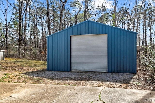 view of detached garage