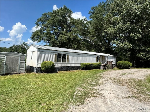 4247 W Ashby Rd, Brierfield, AL 35035 - manufactured / mobile home featuring a shed, a front yard, and driveway