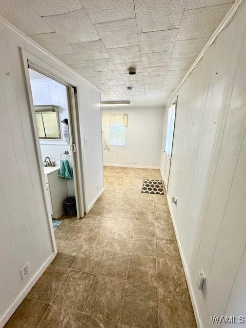 1511 Service St, Demopolis, AL 36732 - corridor featuring baseboards