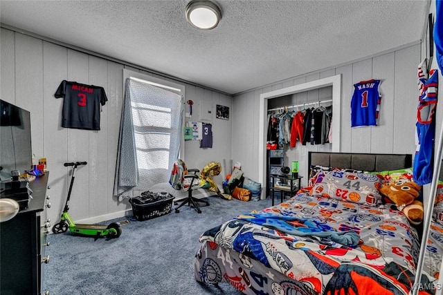 carpeted bedroom featuring a textured ceiling and a closet