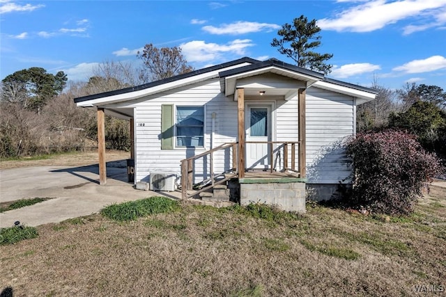 bungalow-style home featuring a front yard