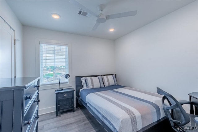 500 Grace St Unit 304, Tuscaloosa, AL 35401 - bedroom featuring light wood-type flooring, a ceiling fan, and recessed lighting