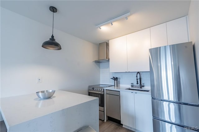 500 Grace St Unit 304, Tuscaloosa, AL 35401 - kitchen with stainless steel appliances, wall chimney range hood, backsplash, and light countertops