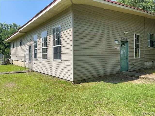 exterior space featuring a yard