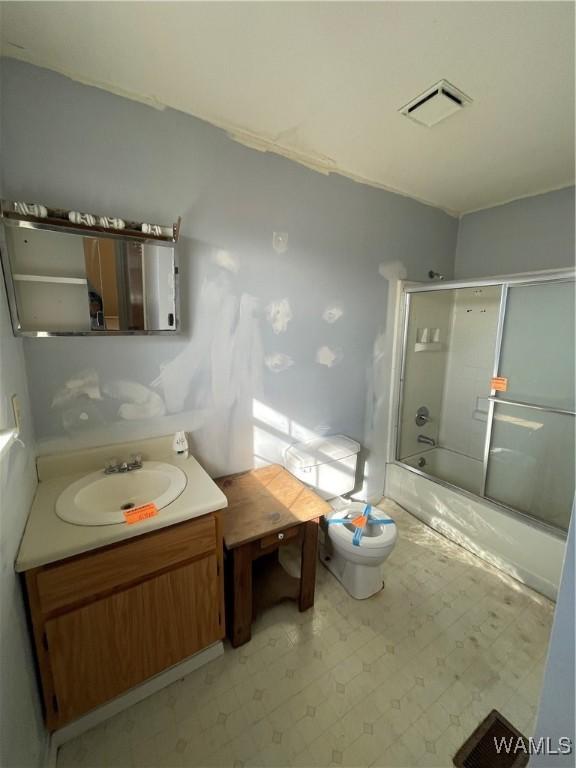 empty room with dark wood-type flooring and a textured ceiling