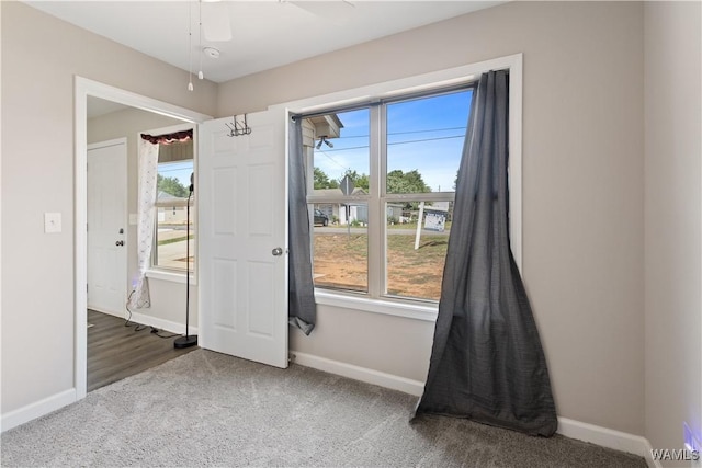 carpeted empty room featuring ceiling fan