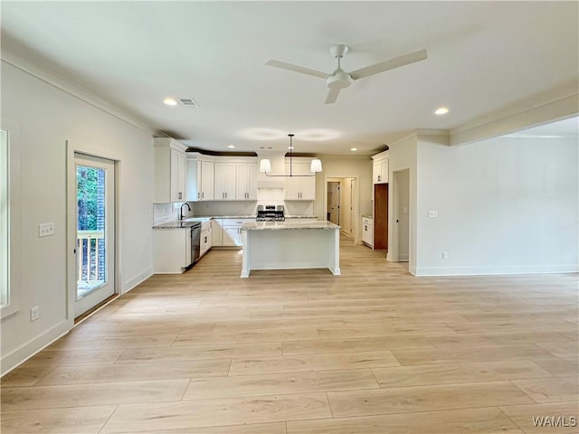 8 Northside Rd, Berry, AL 35546 - kitchen featuring appliances with stainless steel finishes, a sink, recessed lighting, a ceiling fan, and light wood-style floors