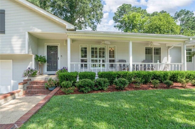 1428 Plymouth Ln, Tuscaloosa, AL 35406 - view of front of home with ceiling fan, a front yard, and covered porch