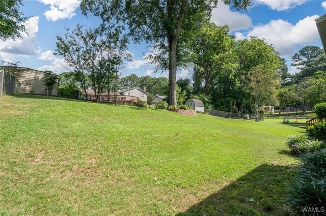 1428 Plymouth Ln, Tuscaloosa, AL 35406 - view of yard featuring a storage shed