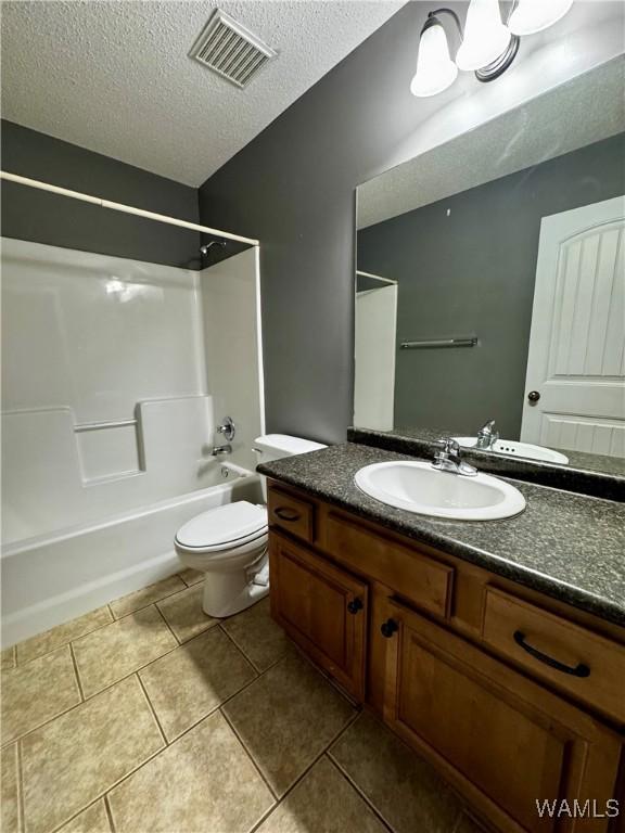 carpeted bedroom featuring ensuite bathroom, vaulted ceiling, and ceiling fan