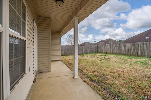 view of yard with a patio area