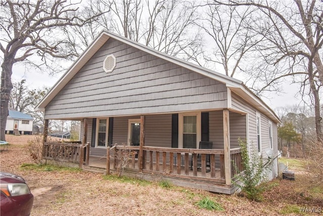 view of front of property featuring covered porch