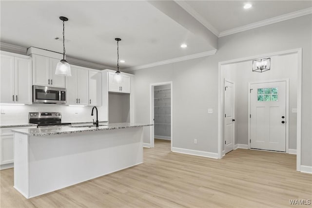 kitchen with stainless steel appliances, a sink, backsplash, and ornamental molding