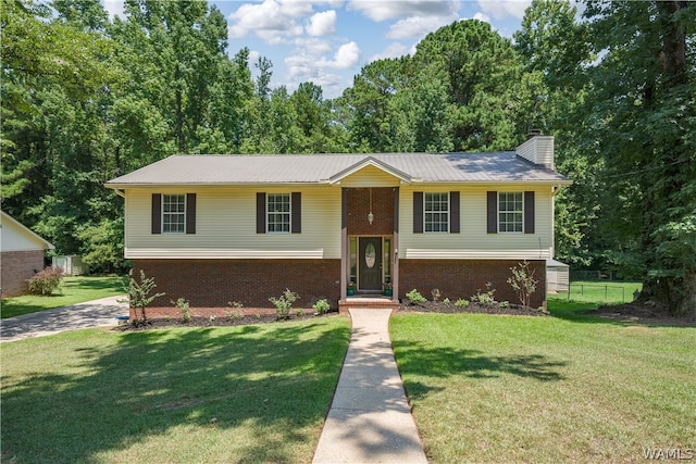 bi-level home featuring a front yard