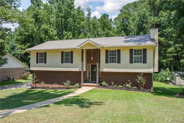 split foyer home with a front yard and central AC