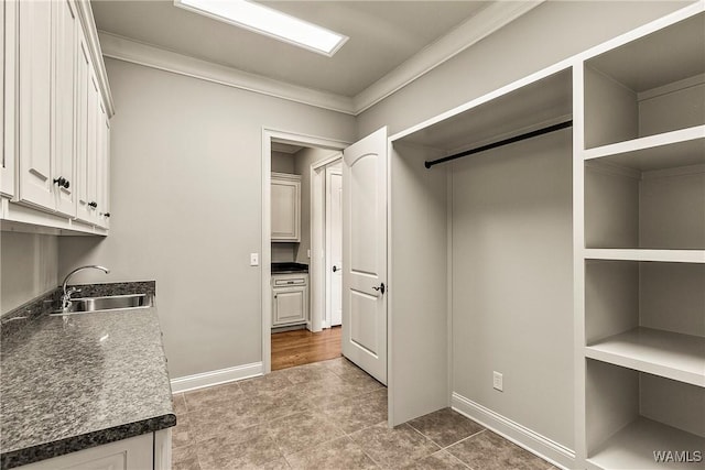 10416 Harbourtowne Dr, Northport, AL 35475 - walk in closet featuring a sink and tile patterned floors