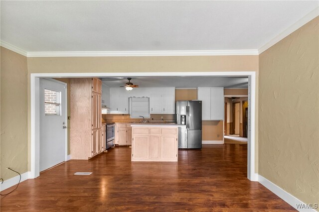 kitchen featuring sink, dark hardwood / wood-style flooring, ornamental molding, and stainless steel appliances