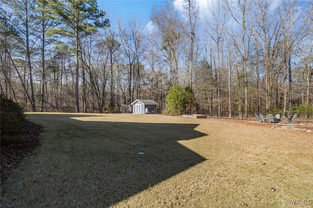 view of yard with a shed