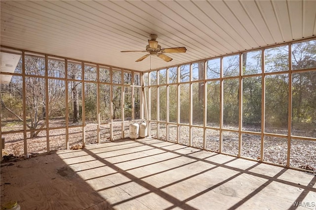 unfurnished sunroom with ceiling fan