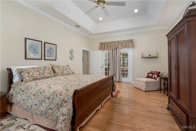 4032 Carousel Cir, Tuscaloosa, AL 35406 - bedroom featuring light wood-style floors, a raised ceiling, crown molding, a ceiling fan, and recessed lighting