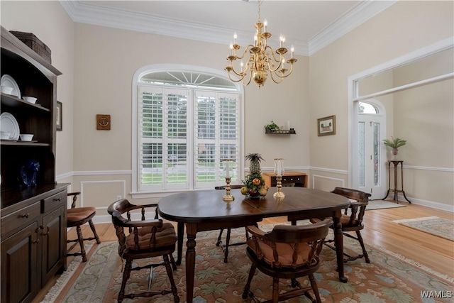 4032 Carousel Cir, Tuscaloosa, AL 35406 - dining space featuring light wood-style flooring, ornamental molding, and a chandelier