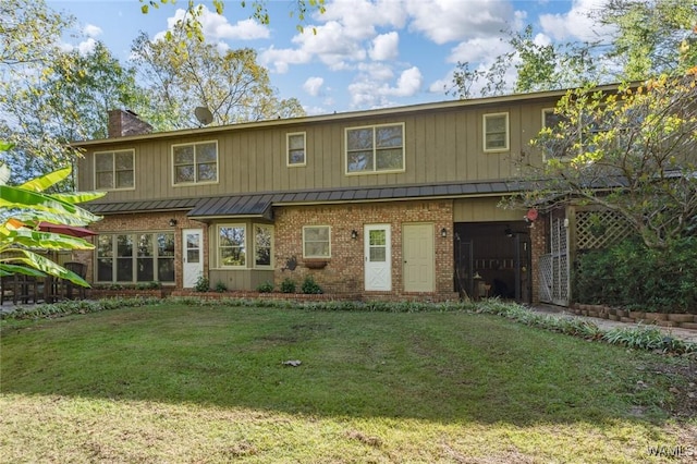 view of front facade with a front yard