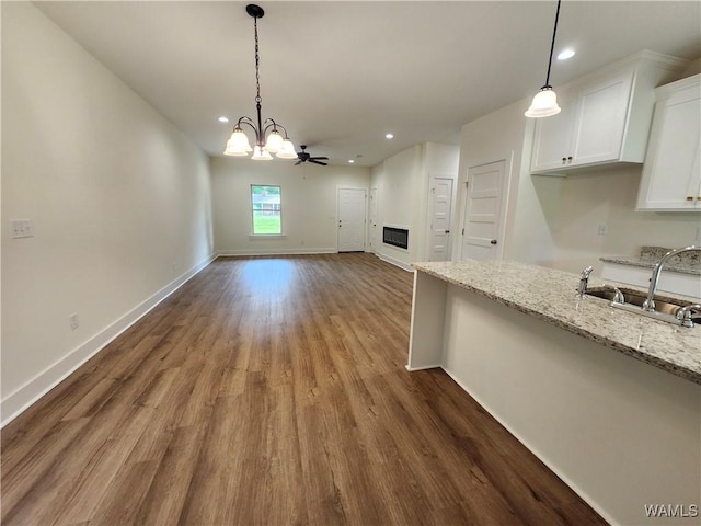 195 Lecroy Cir, Brent, AL 35034 - kitchen featuring a sink, recessed lighting, dark wood-type flooring, white cabinets, and baseboards