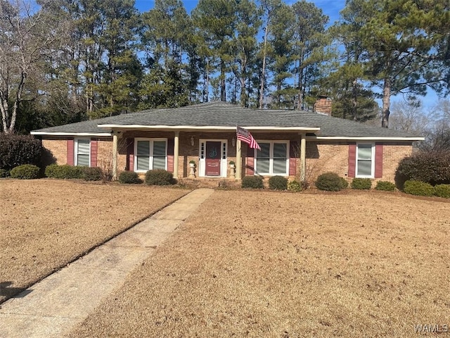 ranch-style house featuring a front lawn