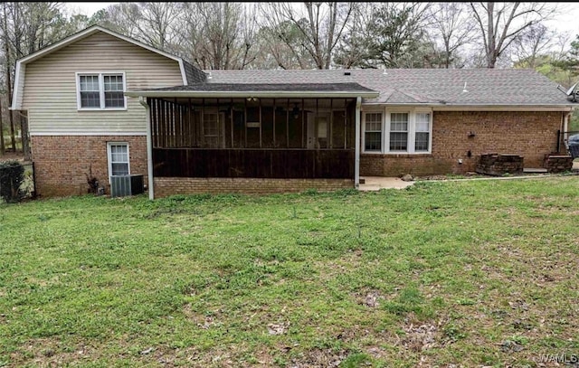 806 Arrowhead Vlg, Winfield, AL 35594 - rear view of property with roof with shingles, a sunroom, brick siding, and a lawn