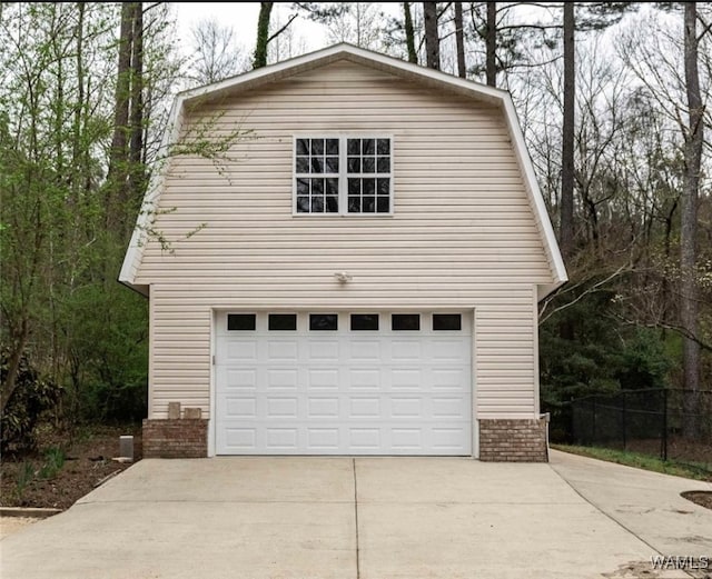 806 Arrowhead Vlg, Winfield, AL 35594 - garage featuring driveway